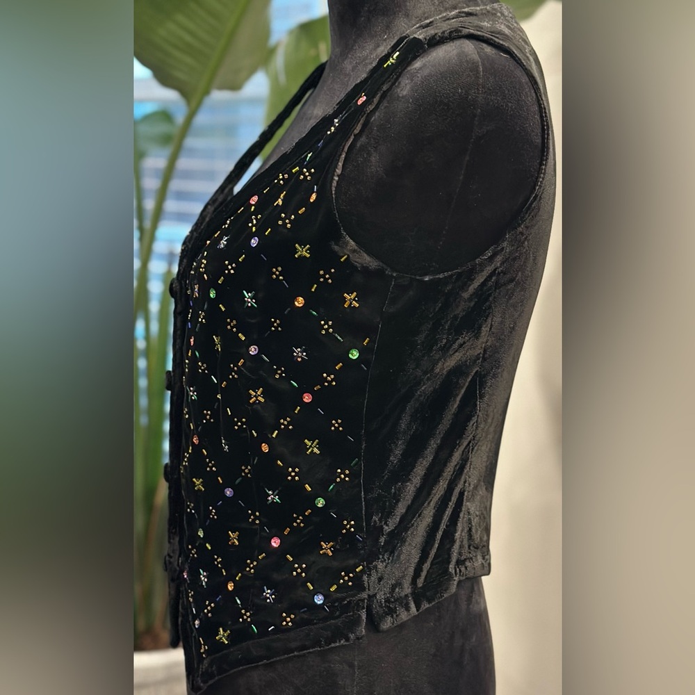 Vintage Banana Republic Velvet Beaded
Vest 90s Flair Size 10 - Picture 7 of 16